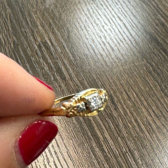 14K yellow gold and diamonds set in 14K white gold promise ring 1.18g - Picture 14 of 16